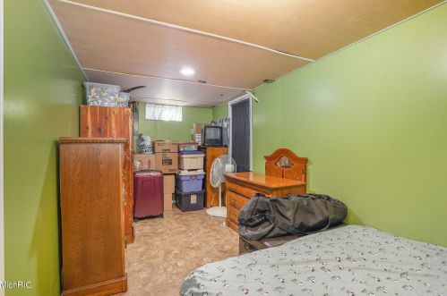 1148 Aberdeen St, Grand Rapids MI 49505-3822 exterior