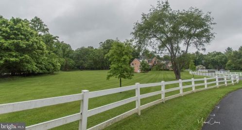 13010 Boswell Ct, Rockville MD  20854-6361 exterior