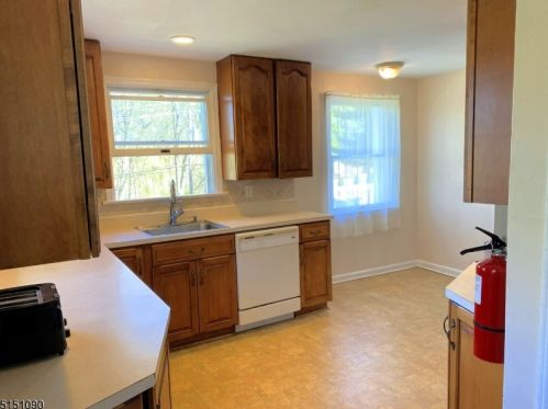 130 Dover Chester Rd, Dover NJ 07869-1901 exterior