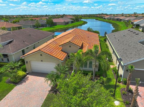 9601 Royal Poinciana Dr, Fort Pierce FL  34987-2508 exterior