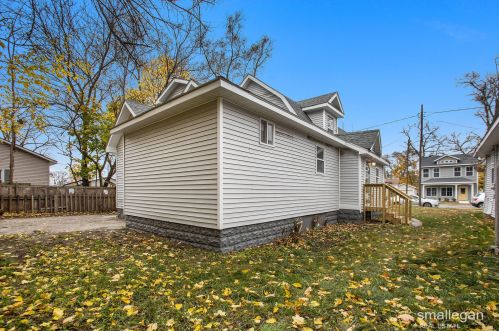 409 Washington Ave, Meskegon MI 49441-2472 exterior