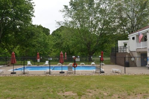 48 Wellington Dr, Farmington CT 06032-3212 exterior