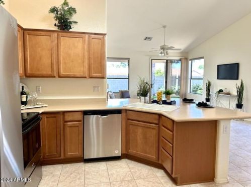 9717 Holiday Way, Chandler AZ 85248-6019 exterior