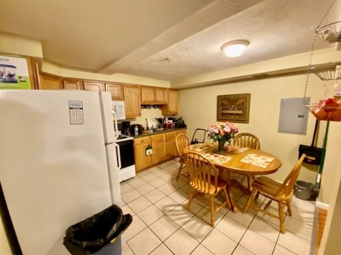 60 Lk St, Webster MA 01570-2605 exterior