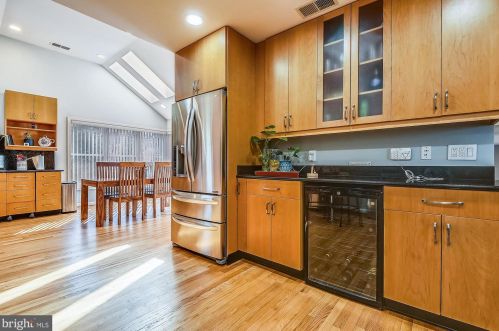 9104 Fls Chapel Way, Rockville MD 20854-2455 exterior