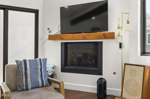 128 Camarillo Ave, Oxnard CA  93035-4605 exterior