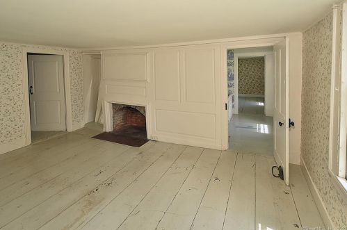 14 Meadow Rd, Windsor CT  06095-4617 exterior