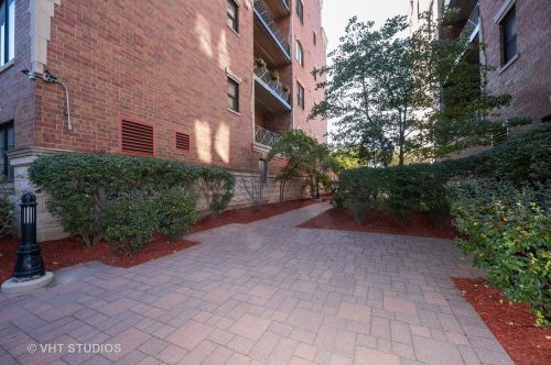 2811 Bell Ave, Chicago IL 60618-1868 exterior