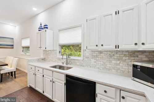 5117 Mount Vernon Memorial Hwy, Alexandria VA  22309-3319 exterior