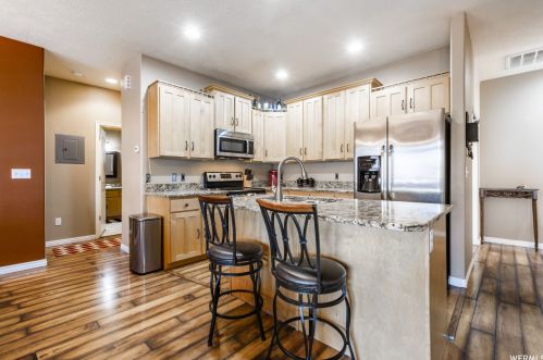 7381 Brittany Town Dr, Taylorsville UT 84084-4609 exterior