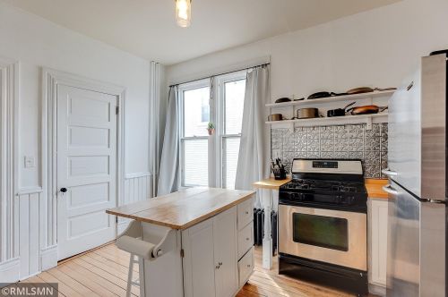 381 Case Ave, Saint Paul MN 55106-3527 exterior