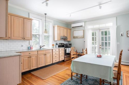 29 Champlin St, Middletown RI 02840-2879 exterior