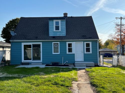 5823 69th St, Milwaukee, WI 53218-1811