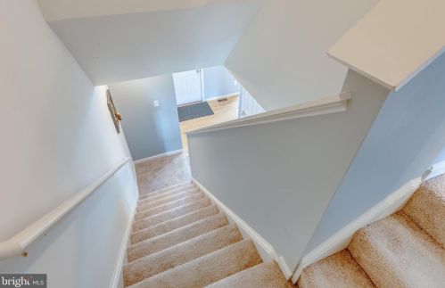 105 Knollwood Dr, Lancaster PA 17601-5613 exterior