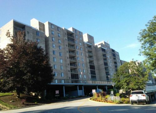 2160 Greentree Rd, Pittsburgh PA  15220-1407 exterior