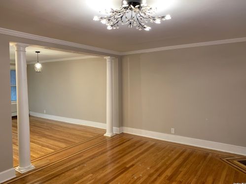 83 Dartmouth St, Valley Stream NY  11581-3215 exterior