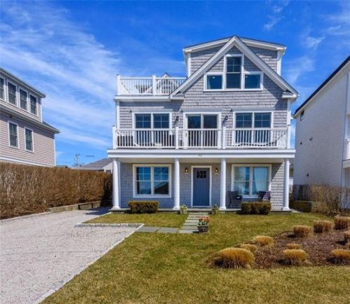 50 Tuckerman Ave, Middletown, RI 02842-6044