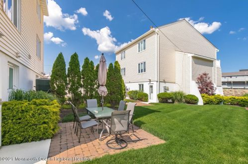 7 Gdn Way, Locust NJ 07760-2213 exterior