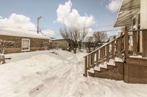 3657 Artesian Ave, Chicago IL 60645-5301 exterior