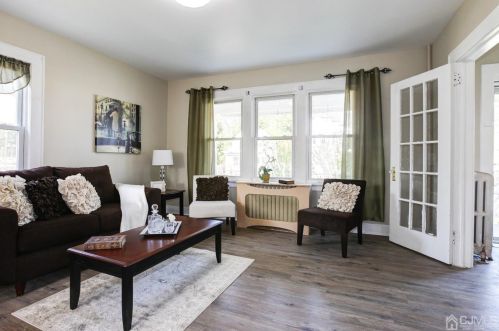 42 Loring Ave, Edison NJ  08817-4412 exterior