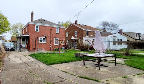 3768 22nd St, Milwaukee, WI 53221-1408