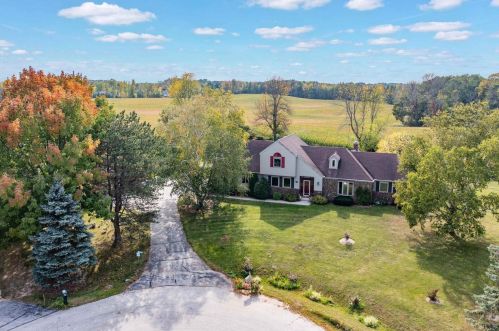 6258 Silver Hl Dr, Manitowoc WI 54220-9328 exterior