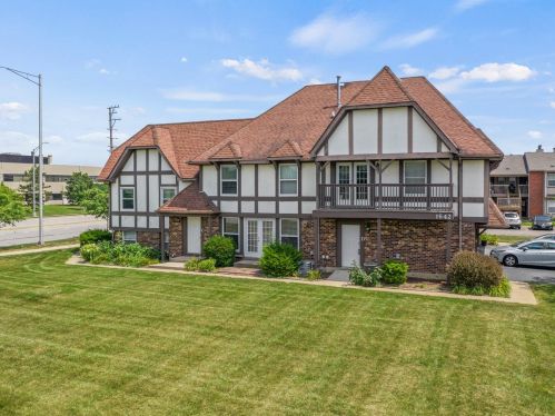 1642 Country Lakes Dr, Naperville, IL 60563-9004