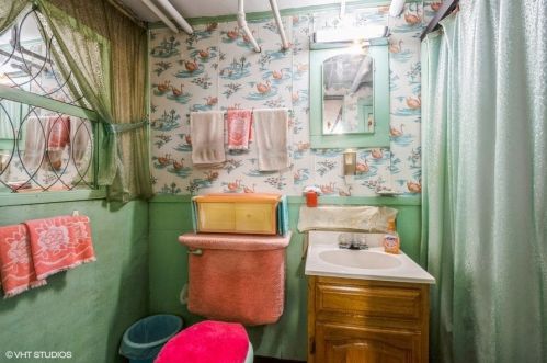 2647 Coyle Ave, Chicago IL 60645-3212 exterior