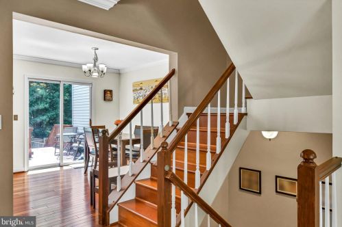 6121 Joust Ln, Alexandria VA 22315-4808 exterior