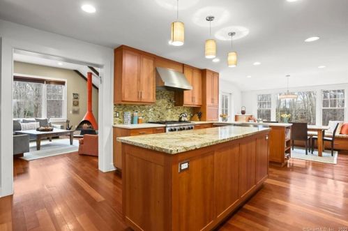 231 Bayberry Ln, Westport CT 06880-4026 exterior