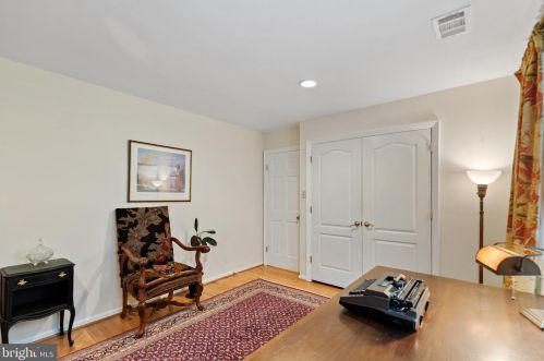 8751 Brook Rd, Mc Lean VA  22102-1507 exterior