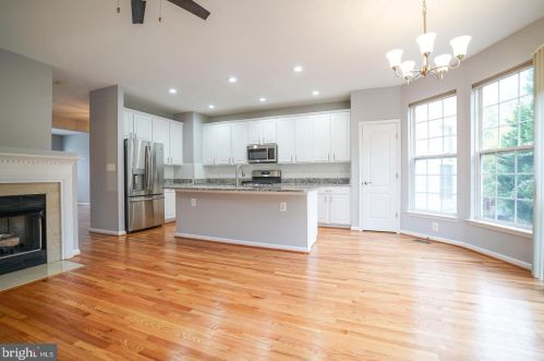 6727 Applemint Ln, Alexandria VA  22310-2650 exterior