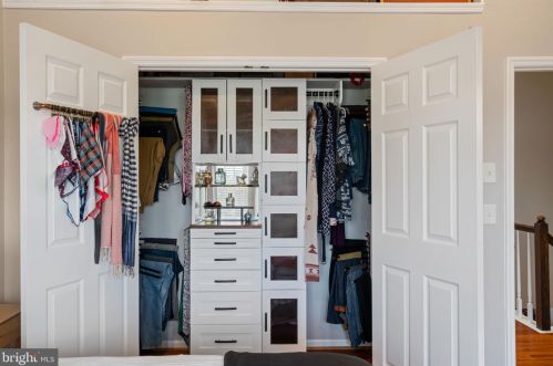 6005 Kestner Cir, Alexandria VA  22315-4834 exterior