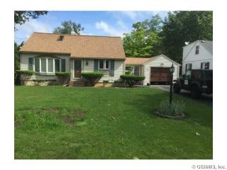 12 Lynda Ln, Rochester NY  14624-4062 exterior