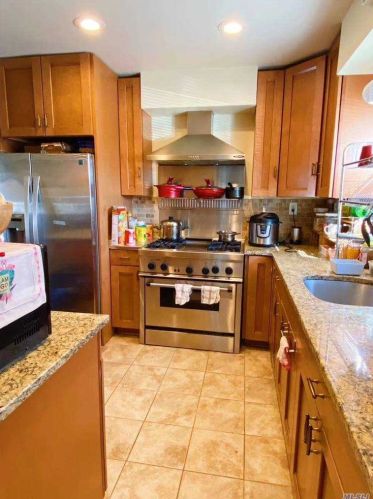 1030 Franklin Ave, Valley Stream NY  11580-2102 exterior