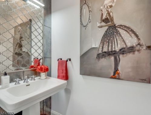 27 Brookside Ter, Clark NJ 07066-2814 exterior