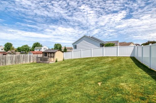 6610 Summer Shores Dr, Grand Rapids MI 49548-7002 exterior