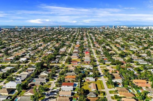 827 102 Ave, Naples FL 34108-3214 exterior