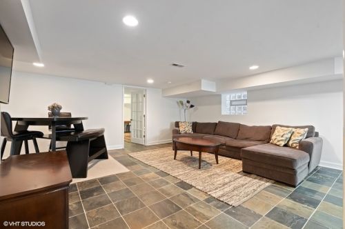 3705 Magnolia Ave, Chicago IL 60660-1496 exterior