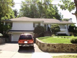 60 Drumlin Rd, Newton, MA 02459-2807