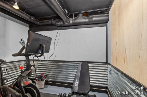 910 Pinecrest Ave, Grand Rapids MI 49506-3437 exterior