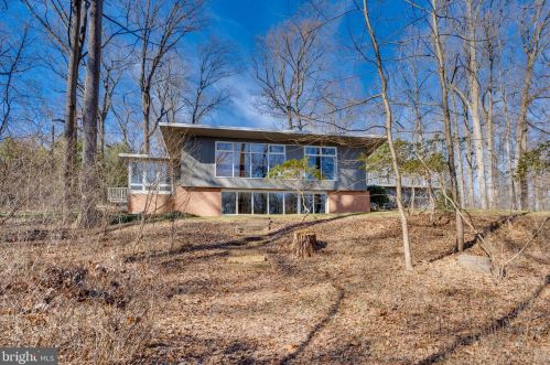 17928 Pond Rd, Ashton, MD 20861-9756