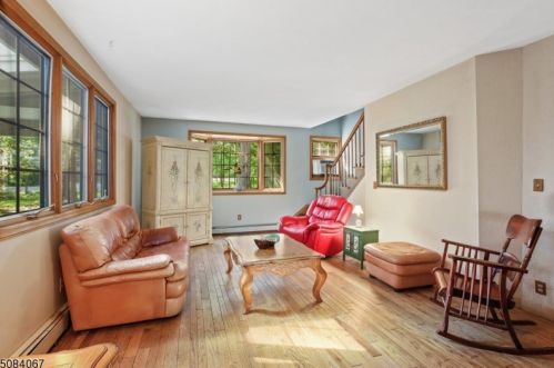 61 Beechwood Ln, Berkeley Heights, NJ 07922-2350