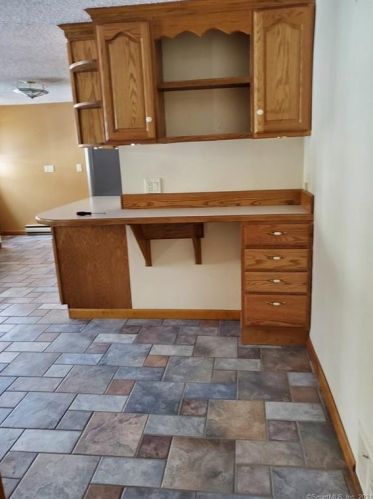 4 Kulas Ter, Seymour CT 06483-2715 exterior