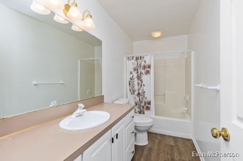 2114 Gettysburg Dr, Grand Rapids MI 49508-6560 exterior