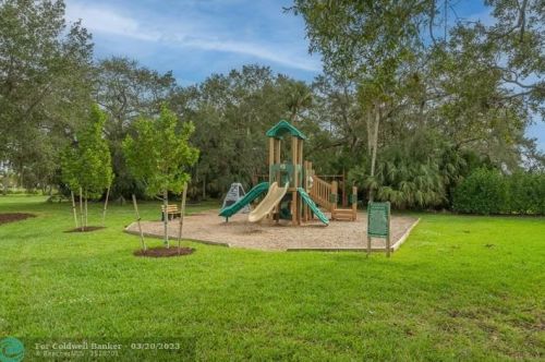 9597 Lindale Trace Blvd, Fort Pierce FL  34987-2439 exterior