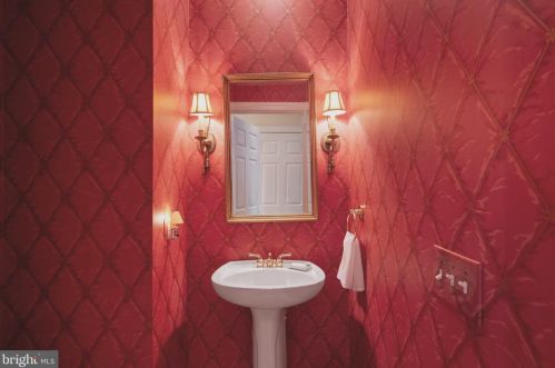 1201 Wilkes St, Alexandria VA 22314-5907 exterior