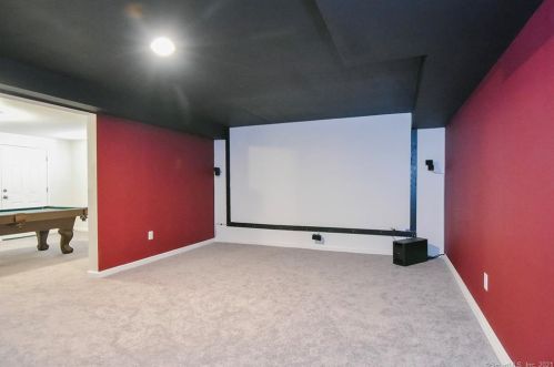 47 Windermere Vlg Rd, Ellington CT exterior