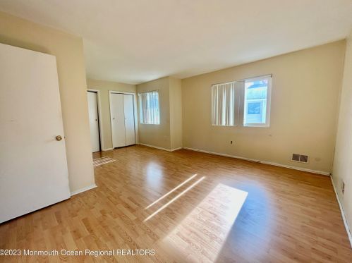 271 Clubhouse Dr, Middletown NJ 07748-1340 exterior