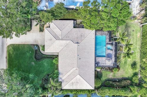 635 Anchor Rode Dr, Naples FL 34103-2716 exterior